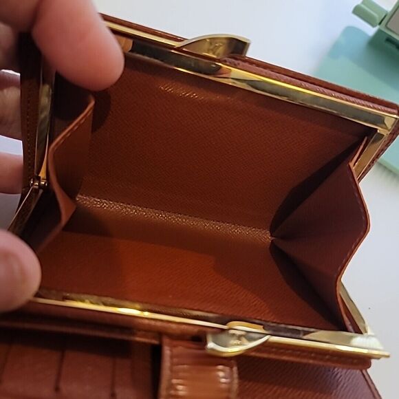 LOUIS VUITTON Porte Monet Bier Viennois Epi Leather Brown Kiss Lock Wallet GUC - Picture 16 of 16